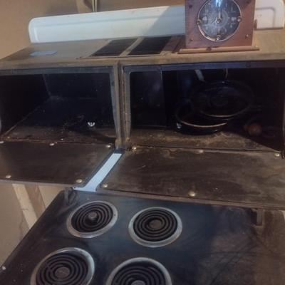 Vintage Country Charm Electric Rustic Wood Stove Design Oven and Stove Top with Warmer Box and Stand