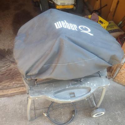 Weber Portable Tailgate Charcoal Grill with Stand