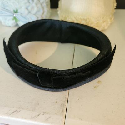 3 Vintage Hats in Hat Box
