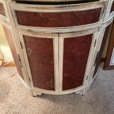 Small cabinet but needs new hardware and some TLC