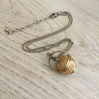 Super cute, vintage 80s Chinese filigree, gold tone, basket, necklace gold mesh