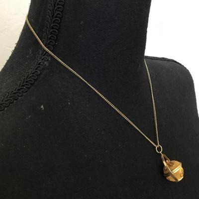 Super cute, vintage 80s Chinese filigree, gold tone, basket, necklace gold mesh
