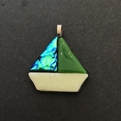 Cute art glass sailboat pendant