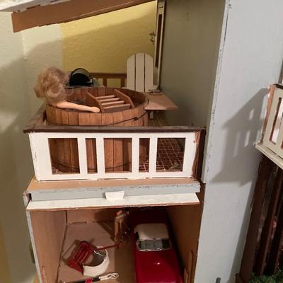 Dollhouses and end table