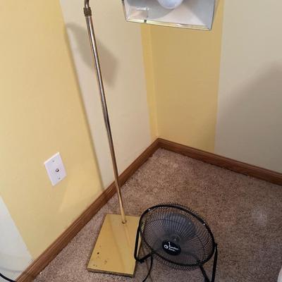 Fan and floor lamp (lamp doesn’t stay on)