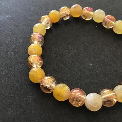 Really pretty vintage glass bead stretch bracelet