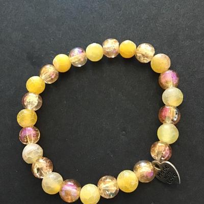 Really pretty vintage glass bead stretch bracelet