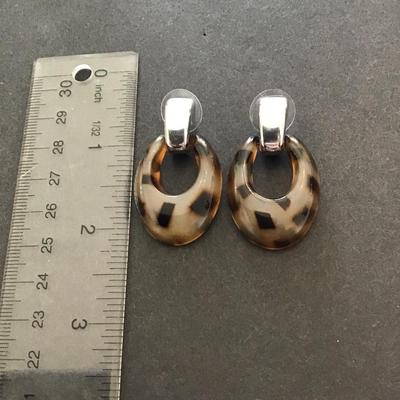 Faux tortoise shell earring