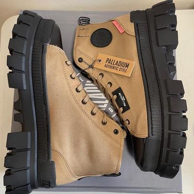 New Palladium Women’s Boots Revolt Hi Olive Size 10