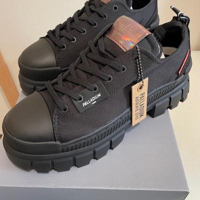 New Palladium Boots Revolt Lo Black Size 10