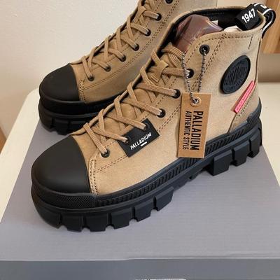 New Palladium Boots Revolt Hi Olive Size 9
