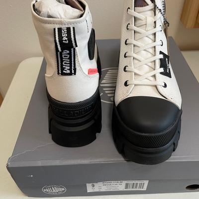 New Palladium Boots Revolt Hi White/Blk Size 9