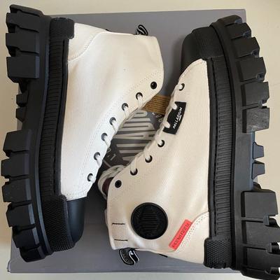 New Palladium Boots Revolt Hi White/Blk Size 9