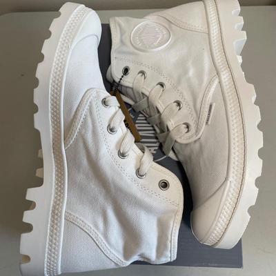 New Palladium Boots Pampa Hi White Size 8.5