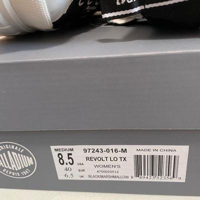 New Palladium Boots Revolt Lo Black/Wht Size 8.5