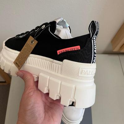 New Palladium Boots Revolt Lo Black/Wht Size 8.5