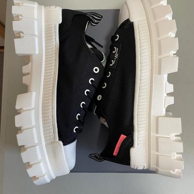 New Palladium Boots Revolt Lo Black/Wht Size 8.5