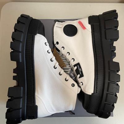 New Palladium Boots Revolt Hi White/Blk Size 8