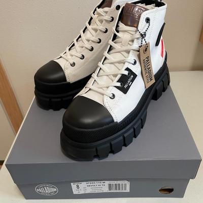 New Palladium Boots Revolt Hi White/Blk Size 8