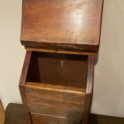 Small table and recipe card holder