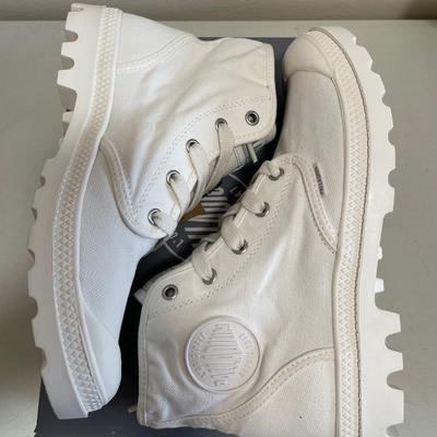 New Palladium Boots Pampa Hi White Size 9
