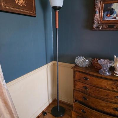 Floor lamp