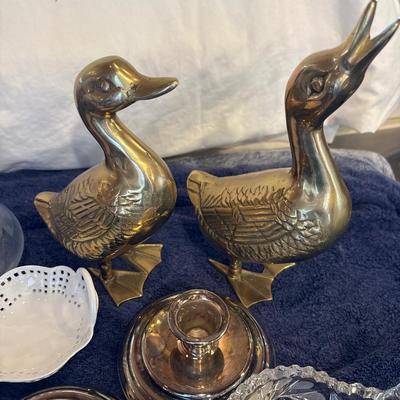 Sale Photo Thumbnail #592: See pictures. Heavy brass ducks.