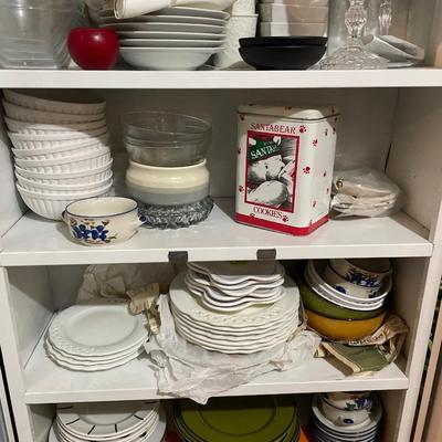 Cream and green dinnerware