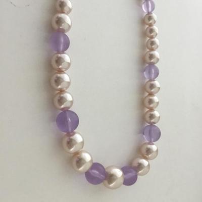 Light purple faux pearl fashion necklace