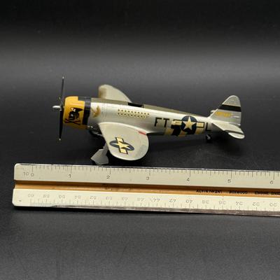 LOT 63H: Vintage WWII Fighter Plane and Tank Models