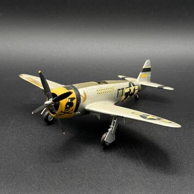 LOT 63H: Vintage WWII Fighter Plane and Tank Models