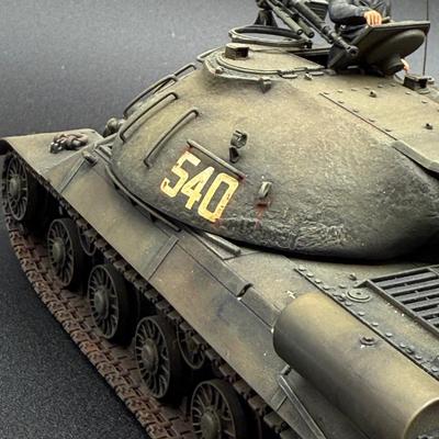 LOT 63H: Vintage WWII Fighter Plane and Tank Models