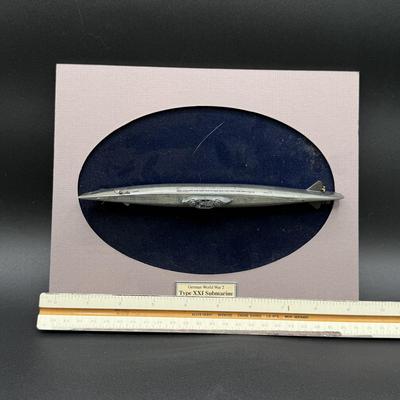 LOT 63H: Vintage WWII Fighter Plane and Tank Models