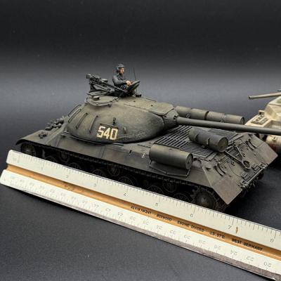 LOT 63H: Vintage WWII Fighter Plane and Tank Models