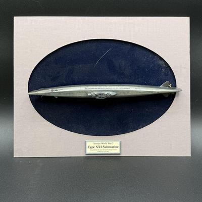 LOT 63H: Vintage WWII Fighter Plane and Tank Models