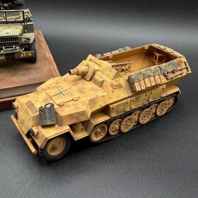 LOT 63H: Vintage WWII Fighter Plane and Tank Models