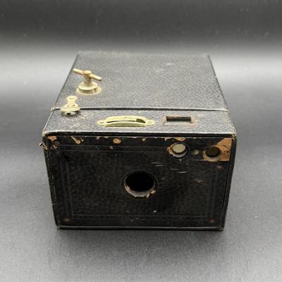 LOT 64H: Vintage/Antique Cameras and Camera Accessories - Rolleicord & more!