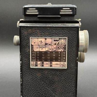 LOT 64H: Vintage/Antique Cameras and Camera Accessories - Rolleicord & more!