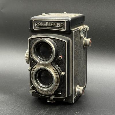 LOT 64H: Vintage/Antique Cameras and Camera Accessories - Rolleicord & more!