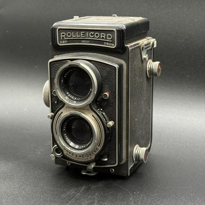 LOT 64H: Vintage/Antique Cameras and Camera Accessories - Rolleicord & more!