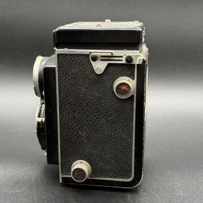 LOT 64H: Vintage/Antique Cameras and Camera Accessories - Rolleicord & more!