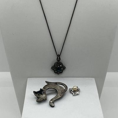 LOT 95J: Sterling Silver 18" Necklace with Two Pendants and 925 Mexico Cat Pin/Brooch - 17.2 GTW