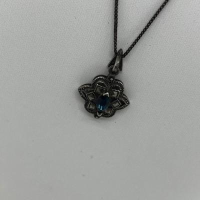 LOT 95J: Sterling Silver 18" Necklace with Two Pendants and 925 Mexico Cat Pin/Brooch - 17.2 GTW