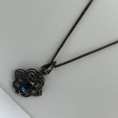 LOT 95J: Sterling Silver 18" Necklace with Two Pendants and 925 Mexico Cat Pin/Brooch - 17.2 GTW