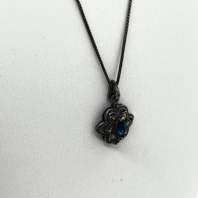 LOT 95J: Sterling Silver 18" Necklace with Two Pendants and 925 Mexico Cat Pin/Brooch - 17.2 GTW