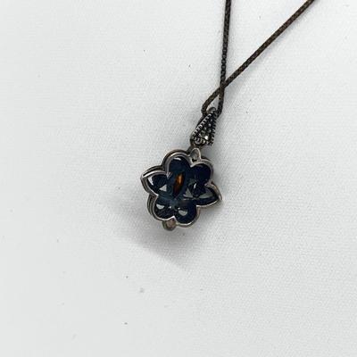 LOT 95J: Sterling Silver 18" Necklace with Two Pendants and 925 Mexico Cat Pin/Brooch - 17.2 GTW