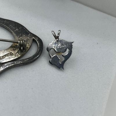 LOT 95J: Sterling Silver 18" Necklace with Two Pendants and 925 Mexico Cat Pin/Brooch - 17.2 GTW