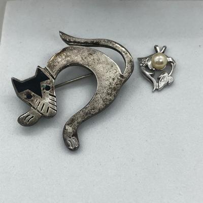 LOT 95J: Sterling Silver 18" Necklace with Two Pendants and 925 Mexico Cat Pin/Brooch - 17.2 GTW