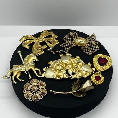 LOT 99J: Vintage Brooches/Pins