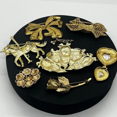 LOT 99J: Vintage Brooches/Pins